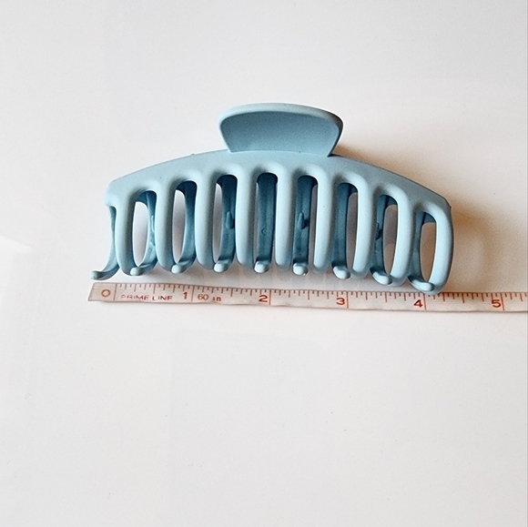 Claw Clip Hair Accessories - Picture 3 of 4